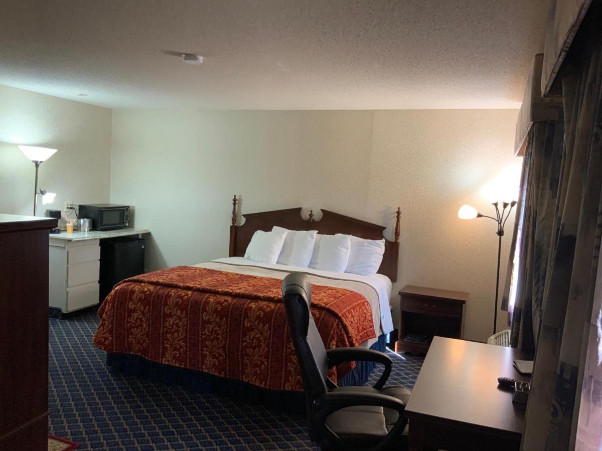Regency Inn & Suites West Springfield Zewnętrze zdjęcie