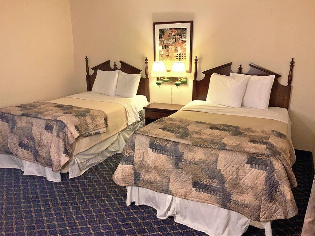 Regency Inn & Suites West Springfield Zewnętrze zdjęcie