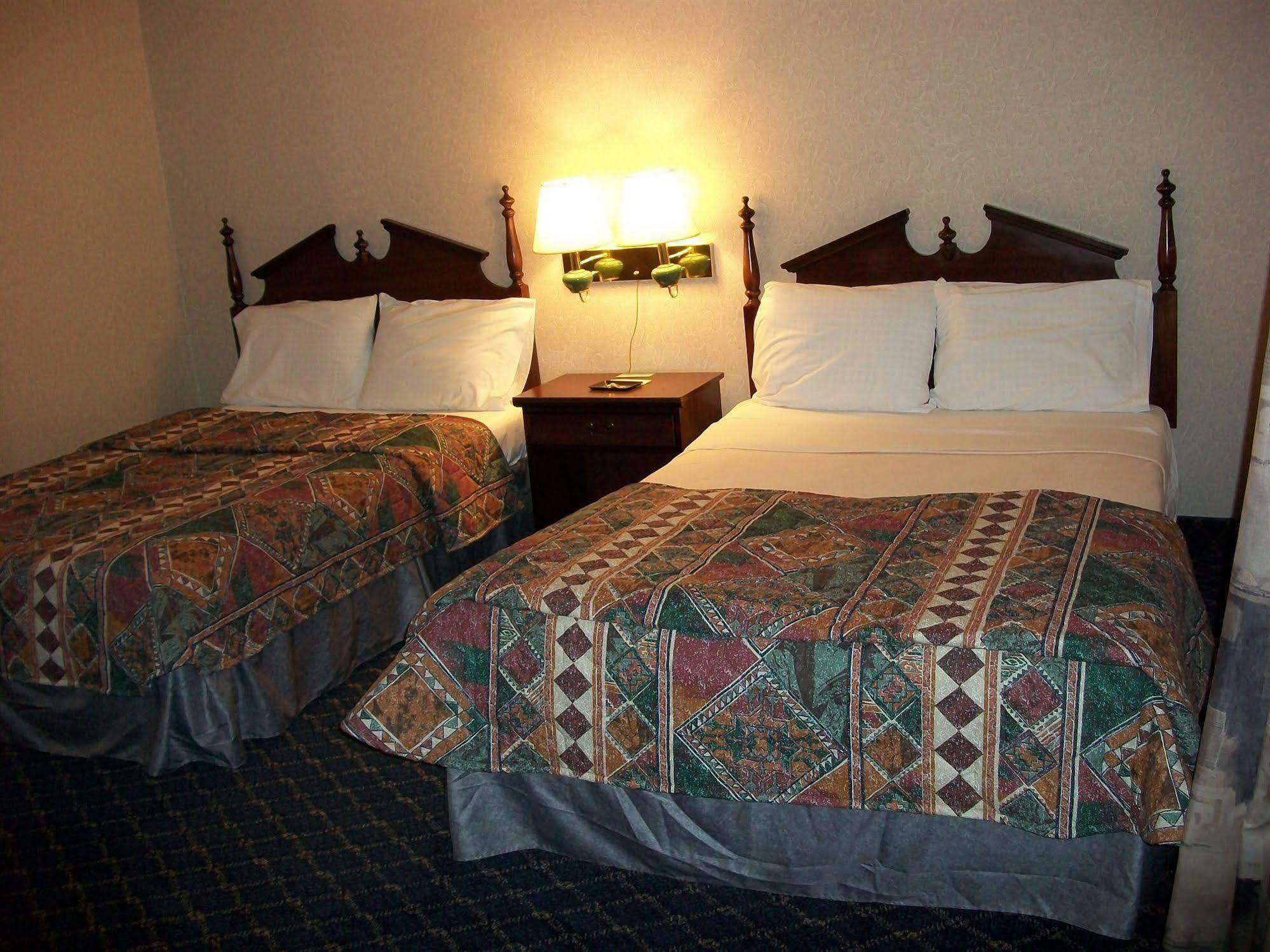 Regency Inn & Suites West Springfield Zewnętrze zdjęcie