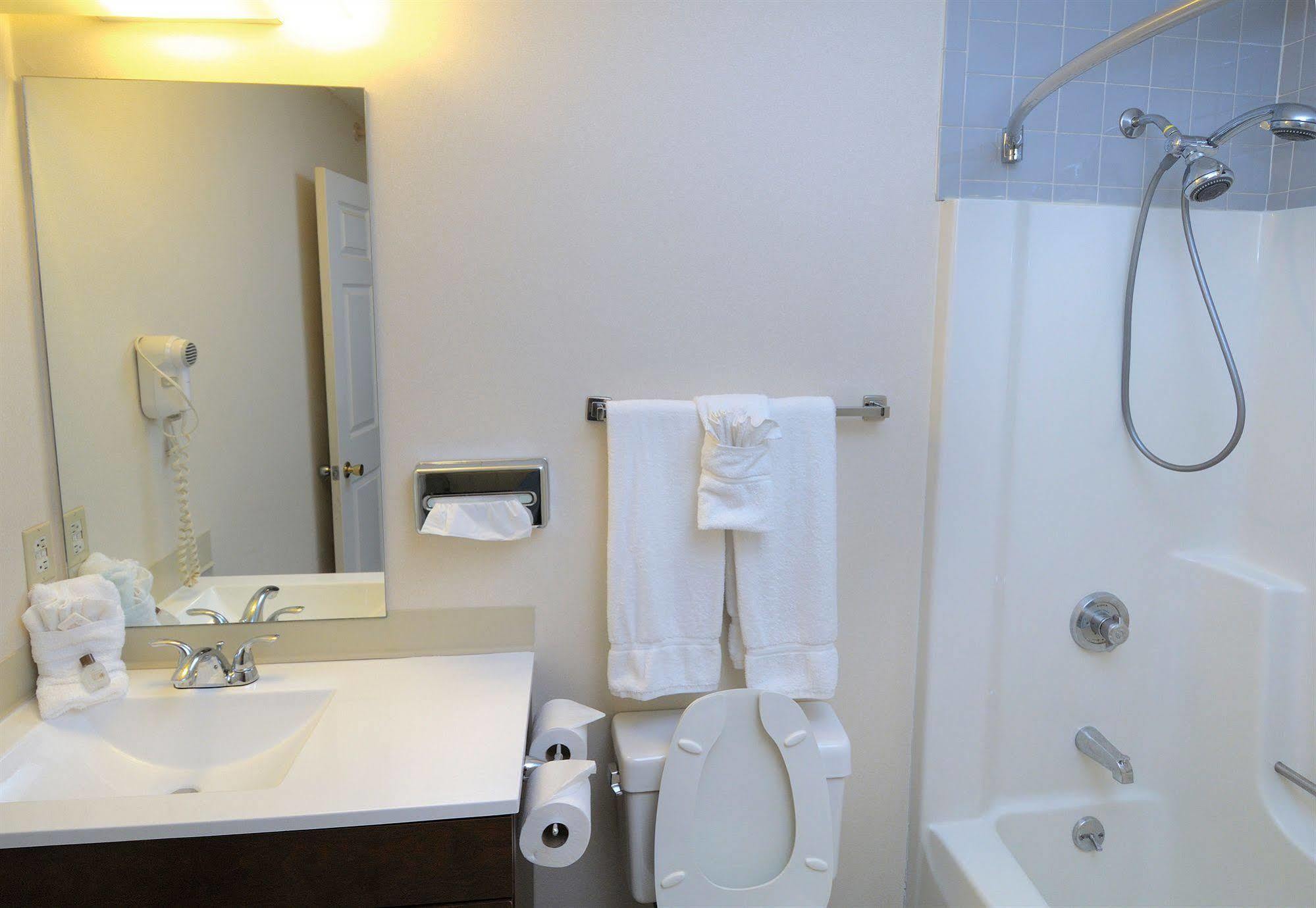 Regency Inn & Suites West Springfield Zewnętrze zdjęcie