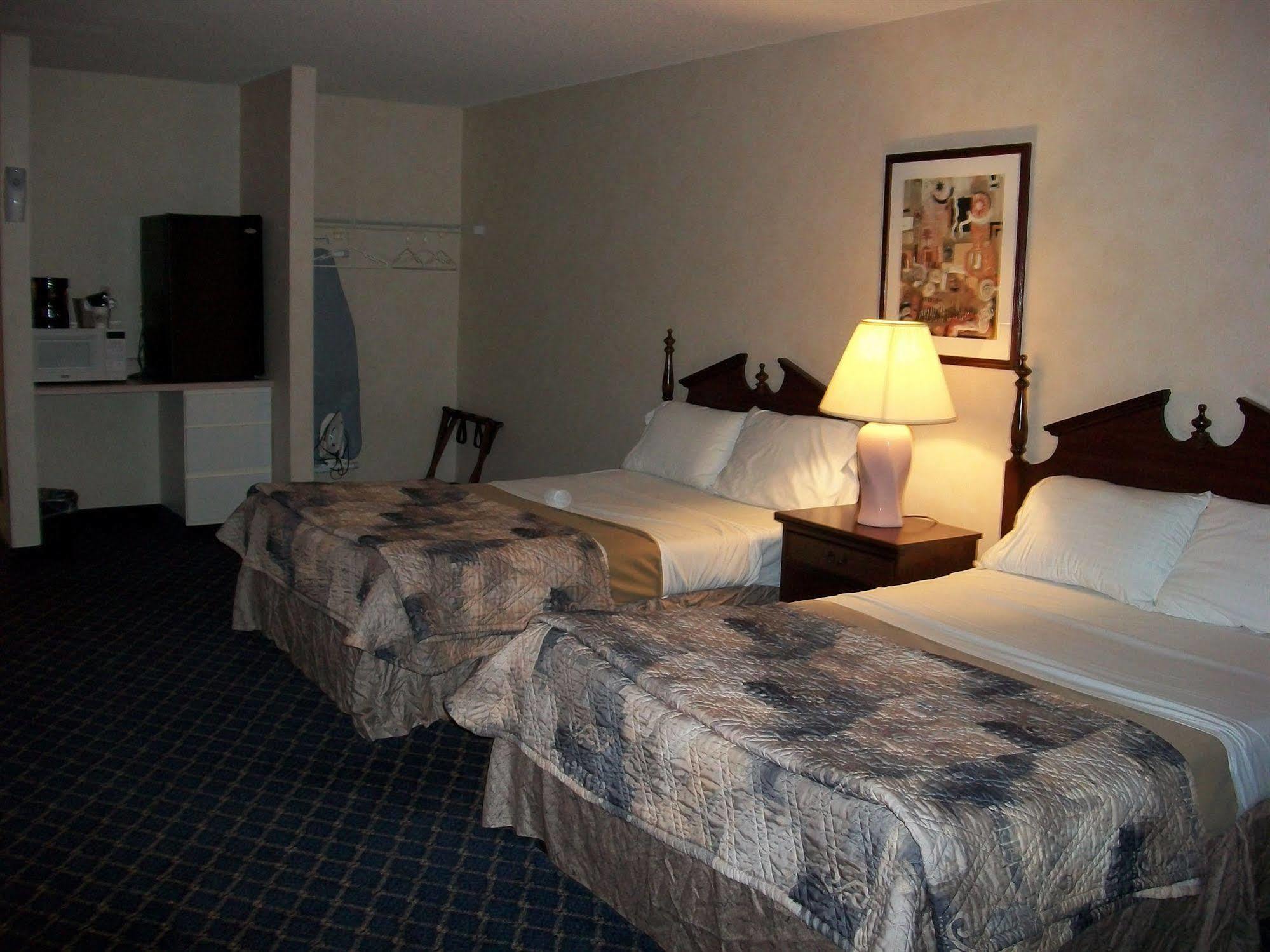 Regency Inn & Suites West Springfield Zewnętrze zdjęcie
